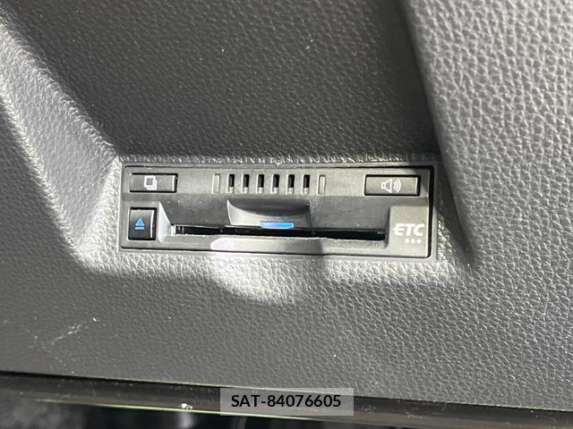 Toyota YARIS 2022-01 8221583-5