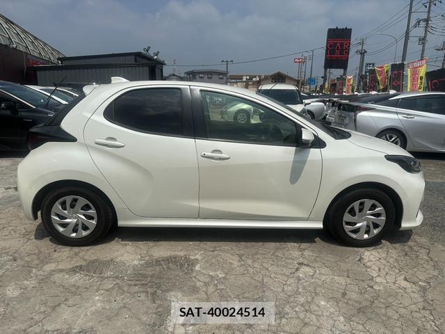 Toyota YARIS 2022-07 8221951-14