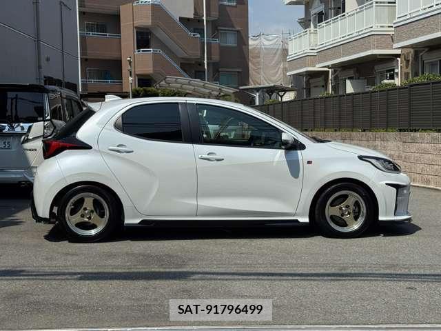 Toyota YARIS 2023-11 8222326-10