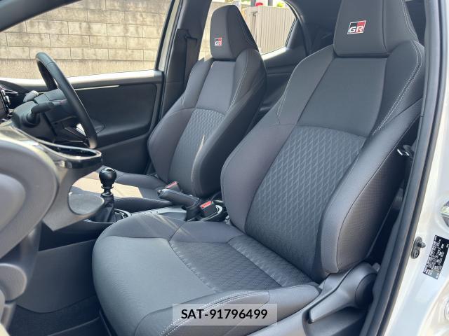 Toyota YARIS 2023-11 8222326-16