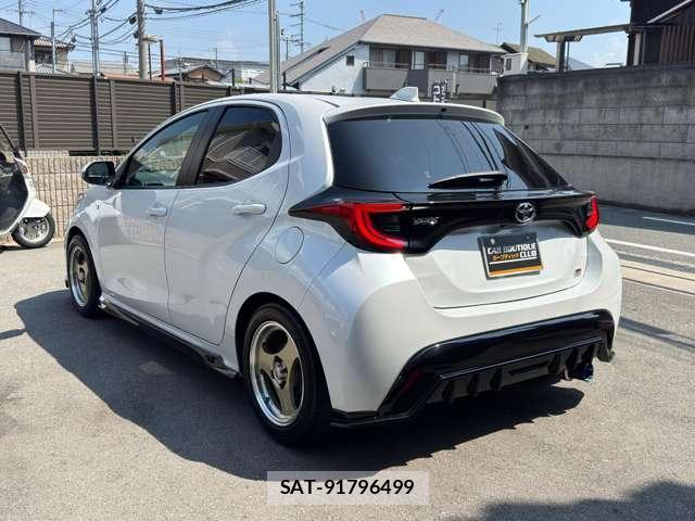 Toyota YARIS 2023-11 8222326-8
