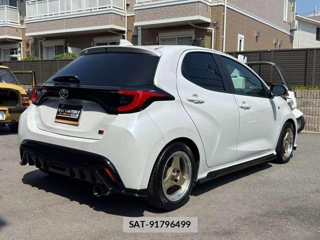 Toyota YARIS 2023-11 8222326-9