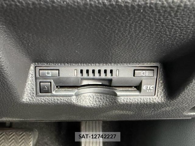 Toyota YARIS 2020-08 8223106-11