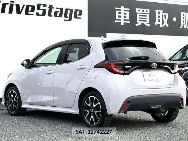 Toyota YARIS 2020-08 8223106-15