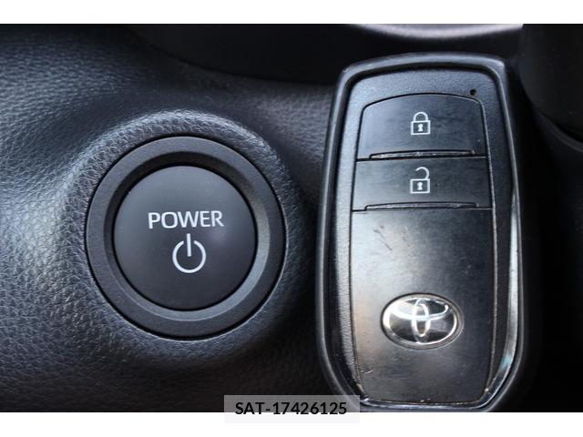 Toyota YARIS 2024-06 8223696-18
