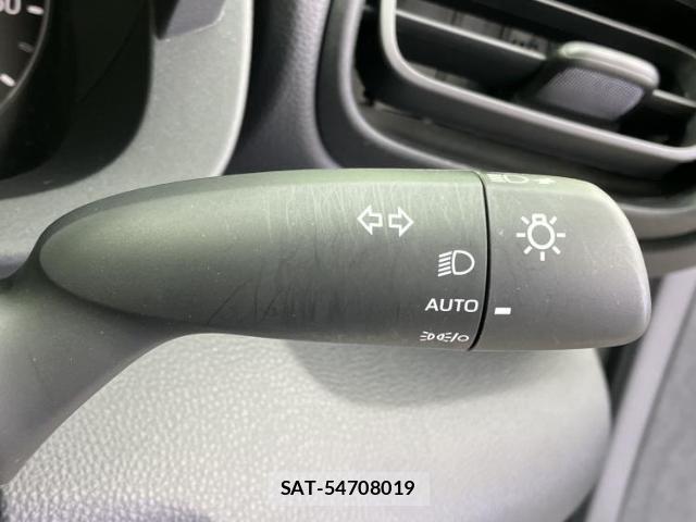 Toyota YARIS 2025-03 8225137-11