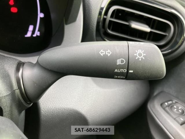 Toyota YARIS 2025-04 8225270-16