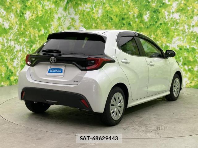 Toyota YARIS 2025-04 8225270-2