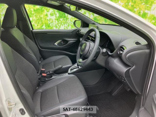 Toyota YARIS 2025-04 8225270-4