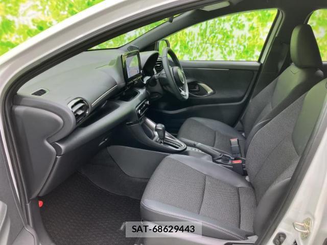 Toyota YARIS 2025-04 8225270-5