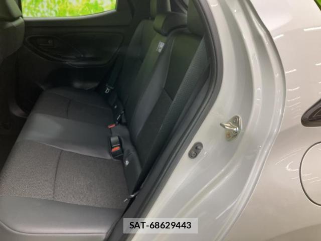 Toyota YARIS 2025-04 8225270-7