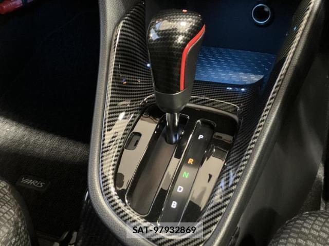 Toyota YARIS 2022-01 8225385-16