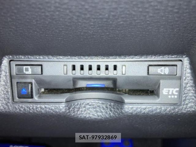 Toyota YARIS 2022-01 8225385-17