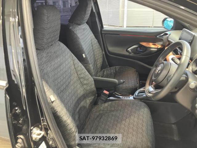 Toyota YARIS 2022-01 8225385-3