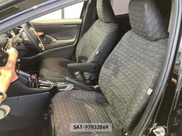 Toyota YARIS 2022-01 8225385-5