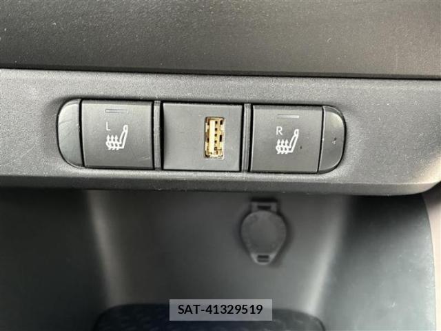 Toyota YARIS 2020-08 8225530-11