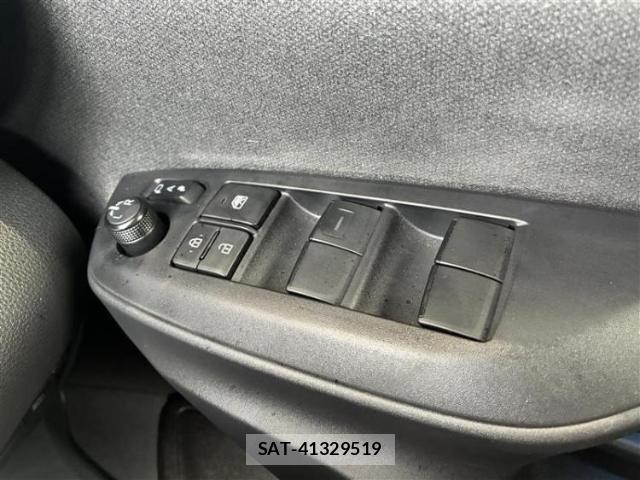Toyota YARIS 2020-08 8225530-12