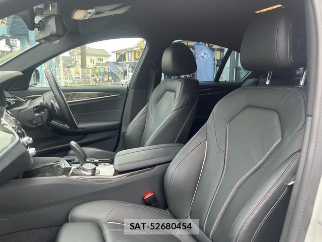 Bmw 5 SERIES 2023-03 8282719-17