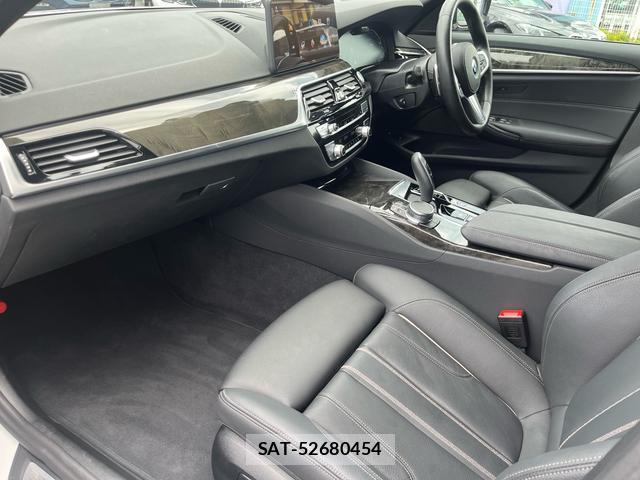 Bmw 5 SERIES 2023-03 8282719-18