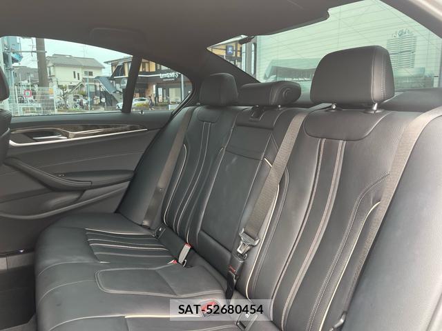 Bmw 5 SERIES 2023-03 8282719-19