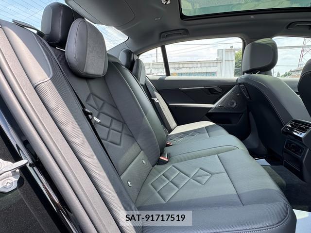 Bmw 5 SERIES 2025-09 8283303-6