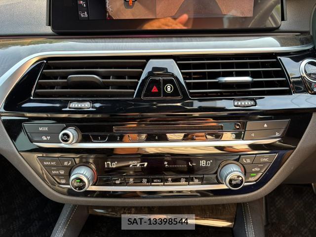 Bmw 5 SERIES 2018-06 8284077-7