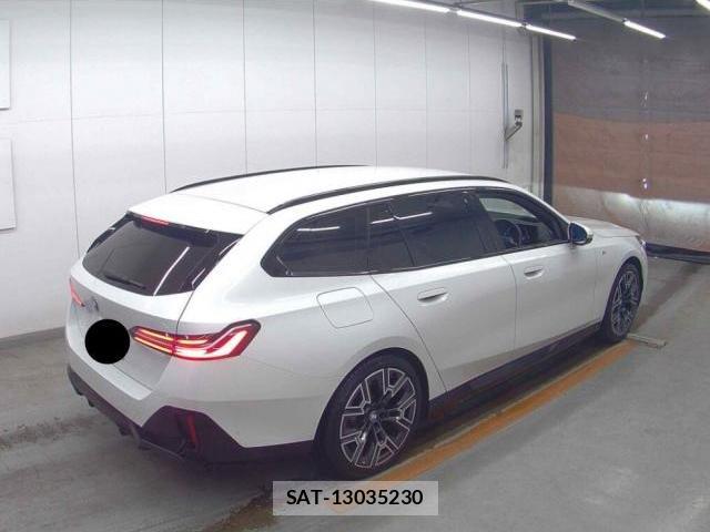 Bmw 5 SERIES 2026-02 8284775-4