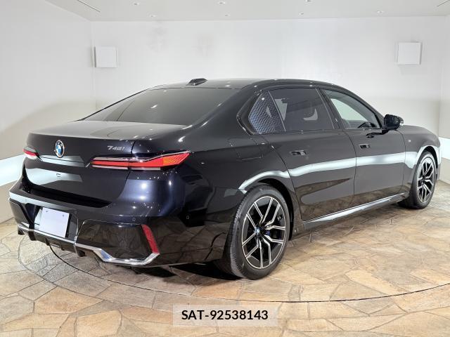 Bmw 7 SERIES 2023-08 8279235-2