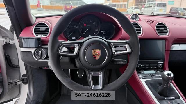 Porsche 718 Spyder 2021-02 8282041-13