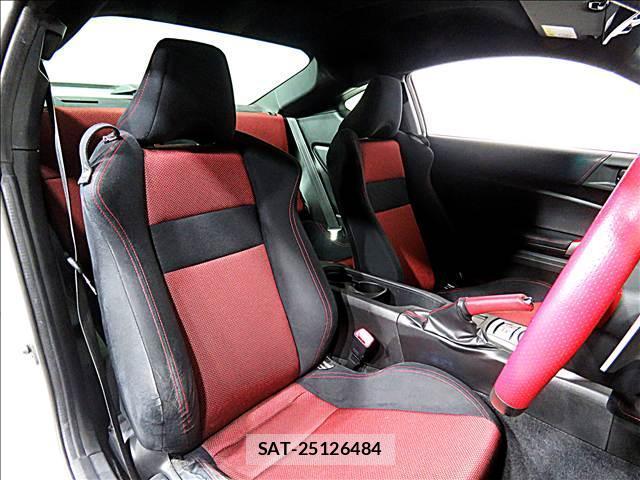 Toyota 86 2012-09 8281224-11