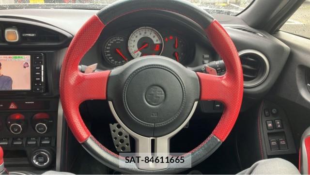 Toyota 86 2013-08 8281361-16