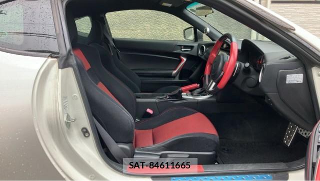Toyota 86 2013-08 8281361-5