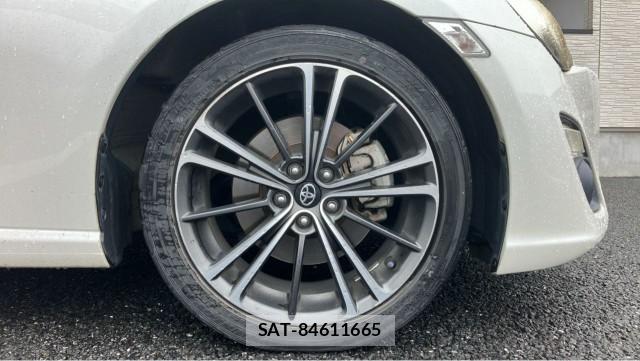Toyota 86 2013-08 8281361-8