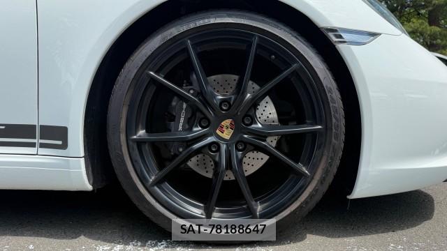 Porsche 911 2019-01 8281407-8