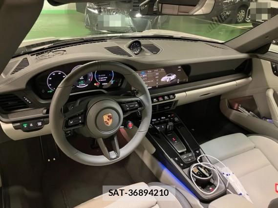 Porsche 911 2025-05 8281955-2