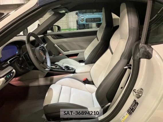 Porsche 911 2025-05 8281955-5