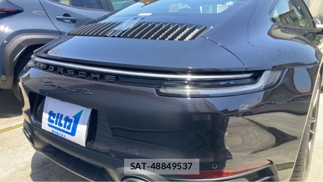 Porsche 911 2023-12 8282279-1