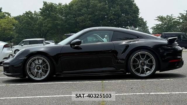 Porsche 911 2020-11 8282411-10