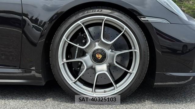 Porsche 911 2020-11 8282411-8