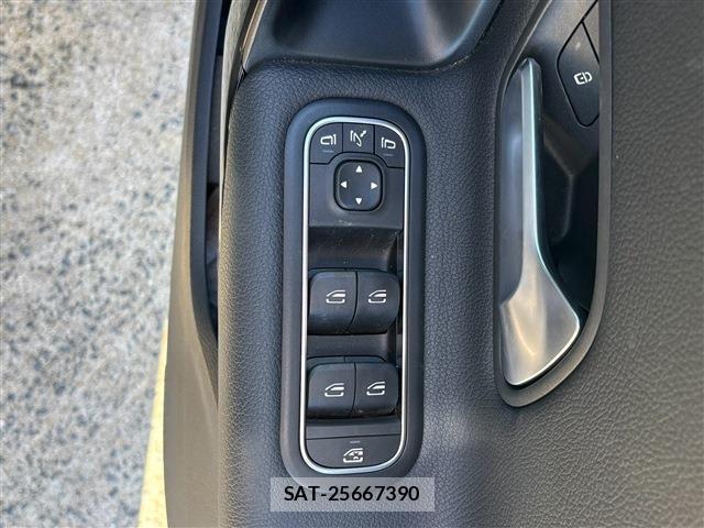 Mercedes Benz A-CLASS 2020-08 8278117-18