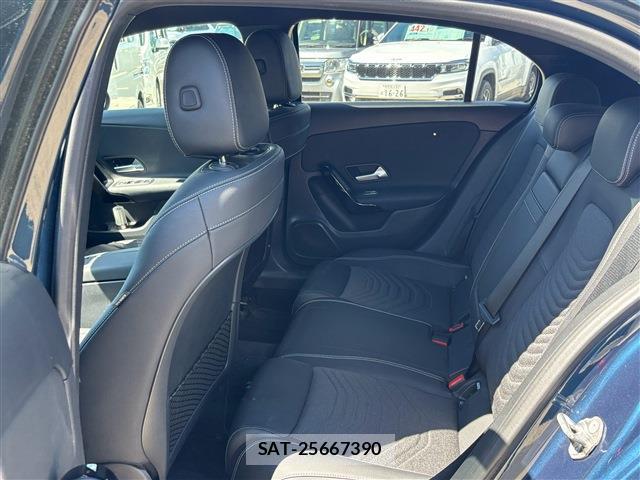 Mercedes Benz A-CLASS 2020-08 8278117-5