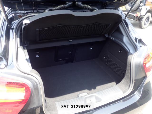 Mercedes Benz A-CLASS 2018-08 8283107-14