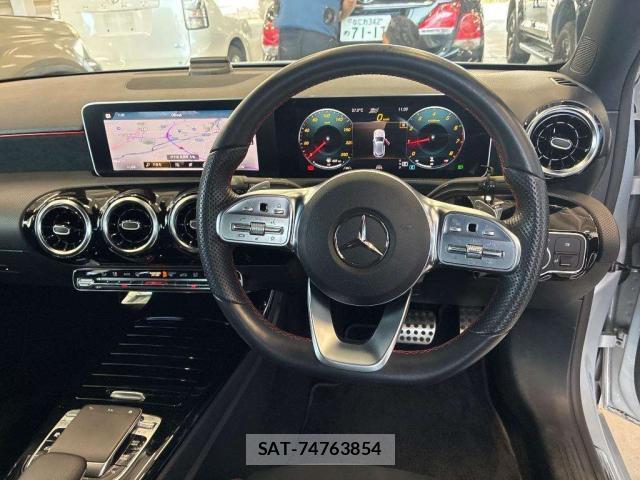 Mercedes Benz A-CLASS 2018-12 8284380-2