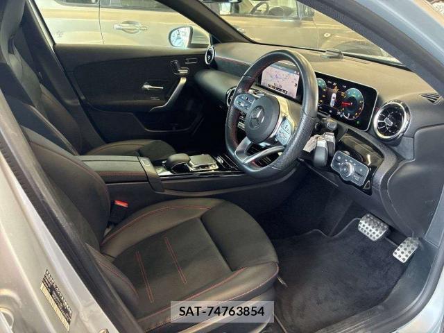 Mercedes Benz A-CLASS 2018-12 8284380-5