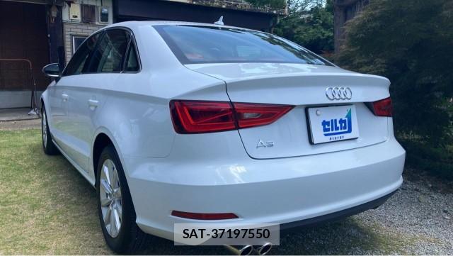 Audi A3 SEDAN 2015-03 8281294-13