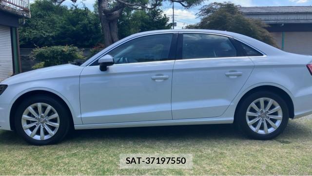 Audi A3 SEDAN 2015-03 8281294-3