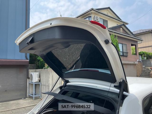 Audi E-TRON 2011-07 8284797-10
