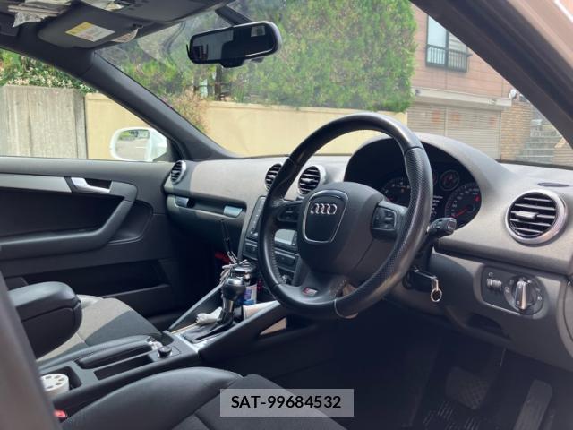 Audi E-TRON 2011-07 8284797-14
