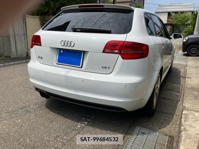 Audi E-TRON 2011-07 8284797-4