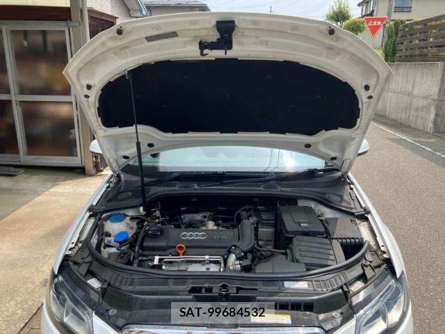 Audi E-TRON 2011-07 8284797-9